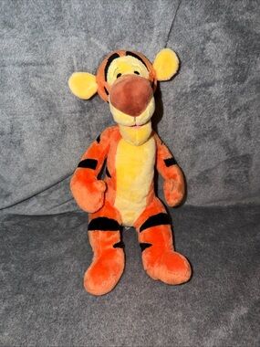 Disney Store Authentic Tigger Plush Winnie the Pooh